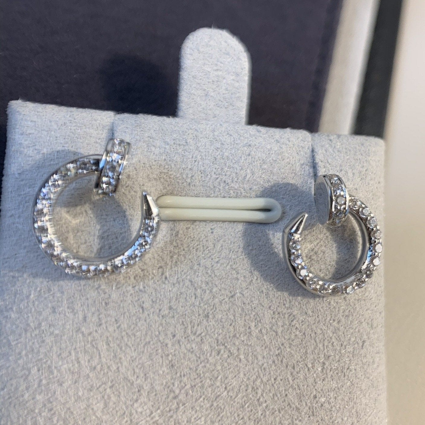 LUXEIFY JUSTE EARRINGS SILVER DIAMONDS