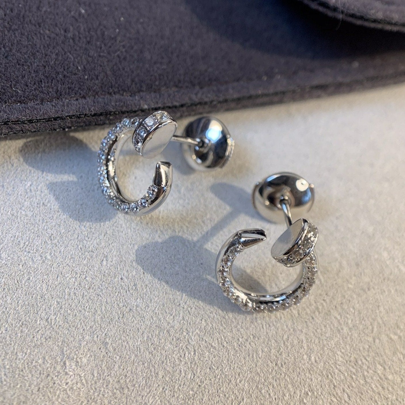 LUXEIFY JUSTE EARRINGS SILVER DIAMONDS