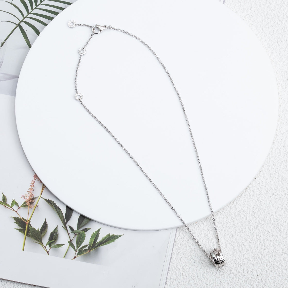 LUXEIFY PARENTESI NECKLACE SILVER