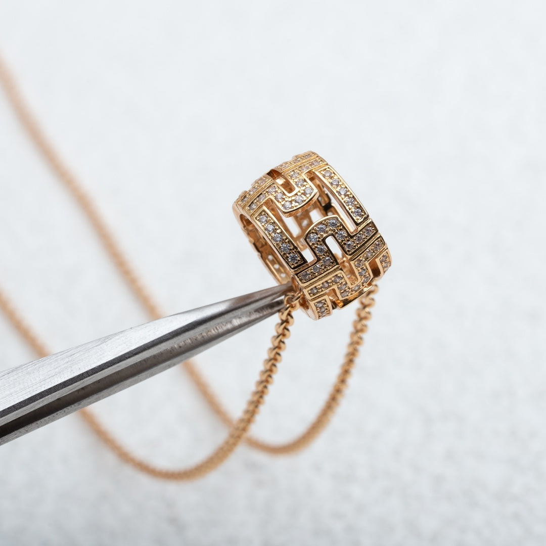 LUXEIFY PARENTESI NECKLACE PINK GOLD DIAMOND