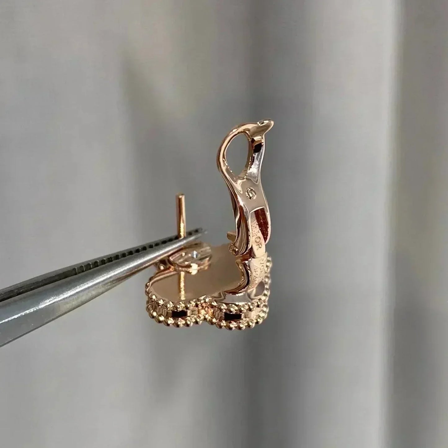 CLOVER MEDIUM 1 MOTIFS PINK MOP DIAMOND EARRINGS
