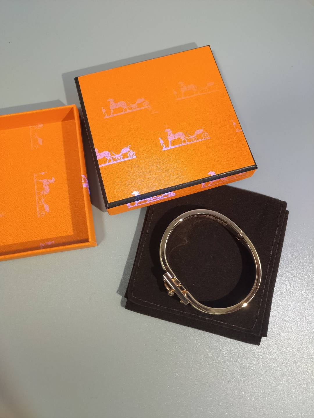 LUXEIFY H ORANGE BRACELET