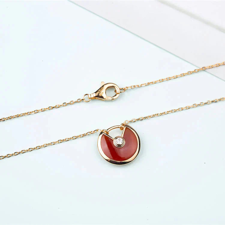 LUXEIFY AMULETTE GOLD CARNELIAN ONYX NECKLACE