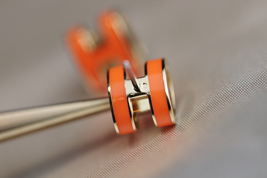 LUXEIFY MINI POP H EARRINGS ORANGE