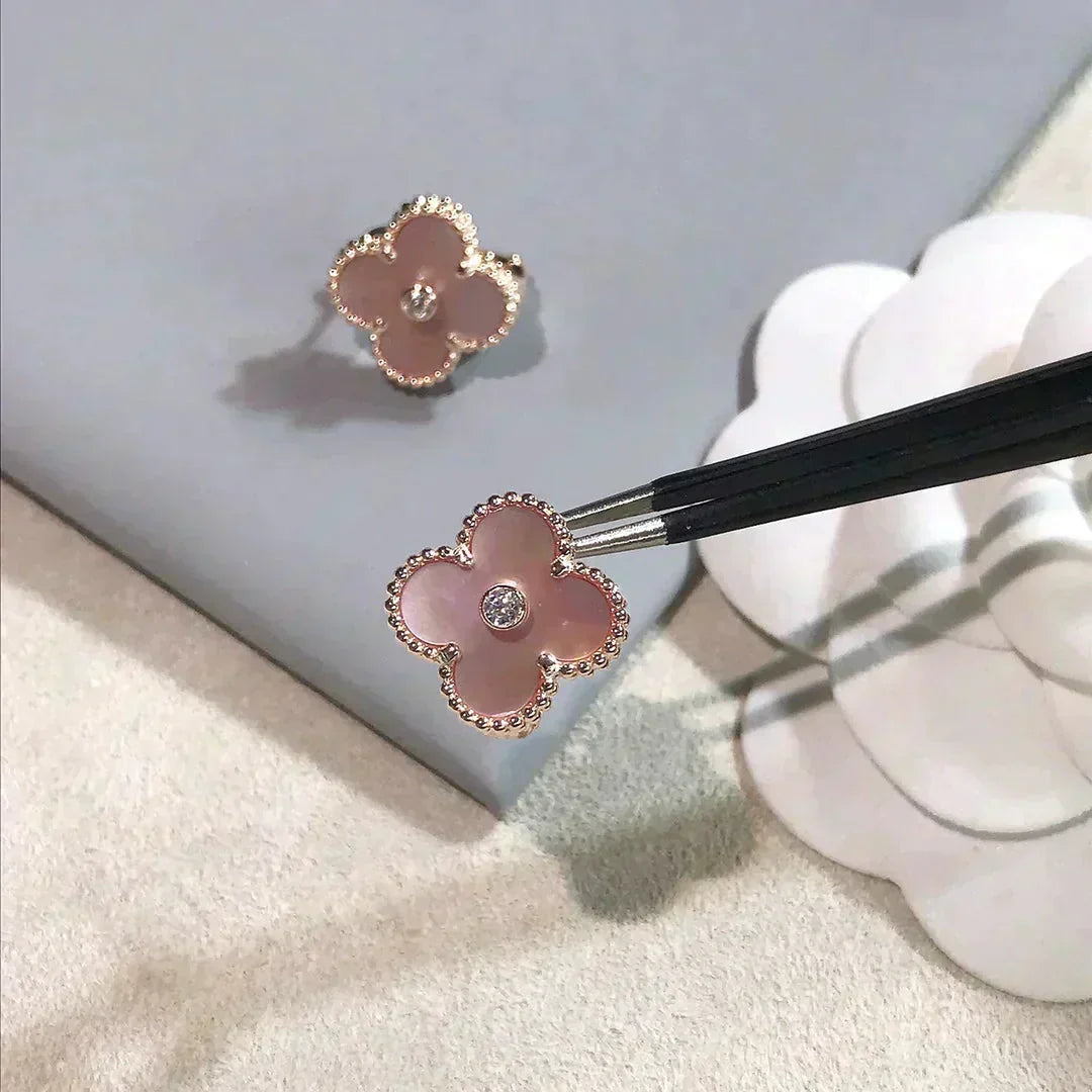 CLOVER MEDIUM 1 MOTIFS PINK MOP DIAMOND EARRINGS