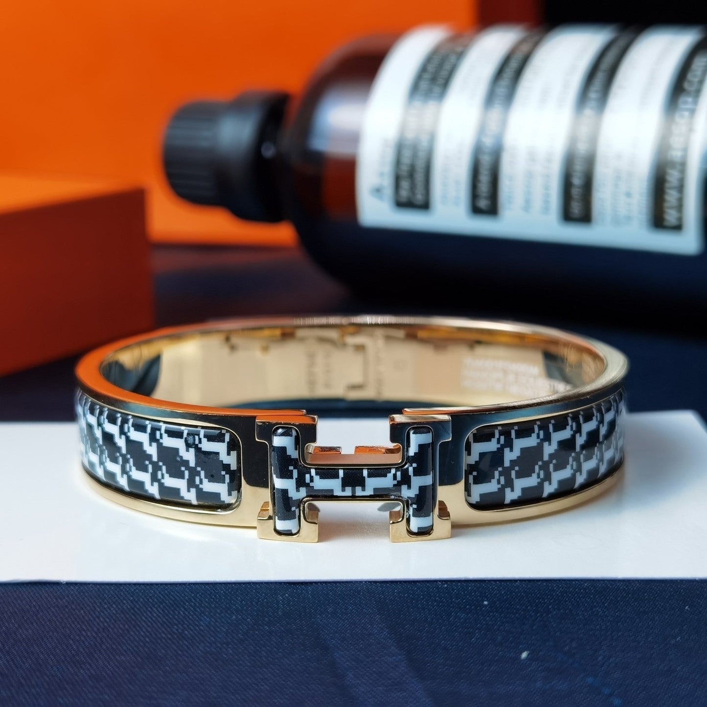 LUXEIFY H HORSE BRACELET 12MM