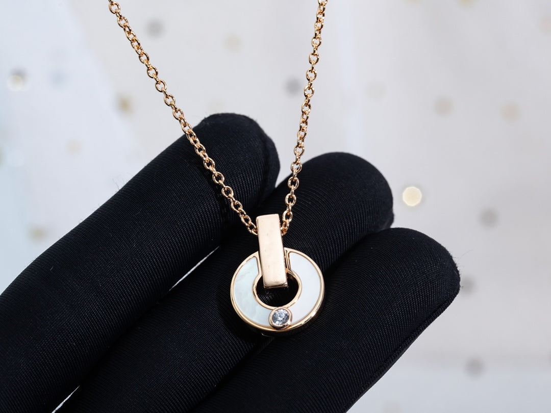LUXEIFY GARI NECKLACE PINK GOLD MOP