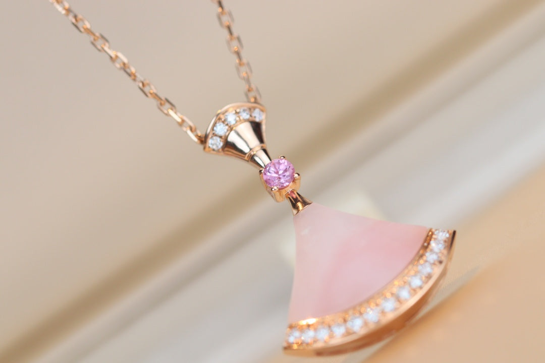 LUXEIFY DREAM NECKLACE PINK MOP DIAMOND