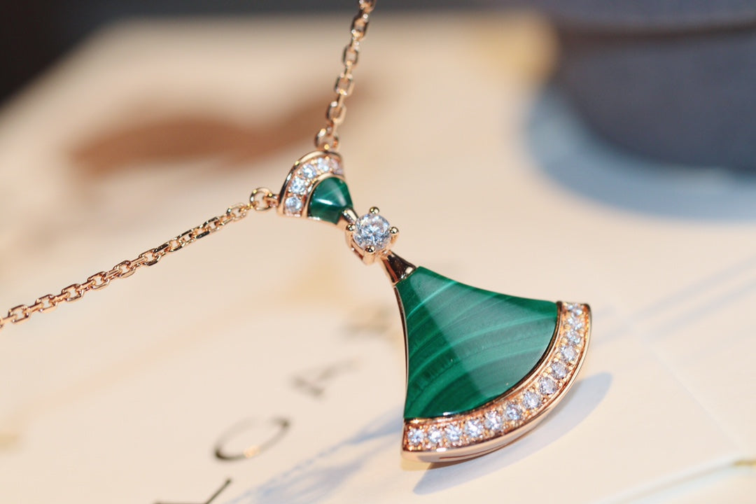 LUXEIFY DREAM NECKLACE MALACHITE DIAMOND