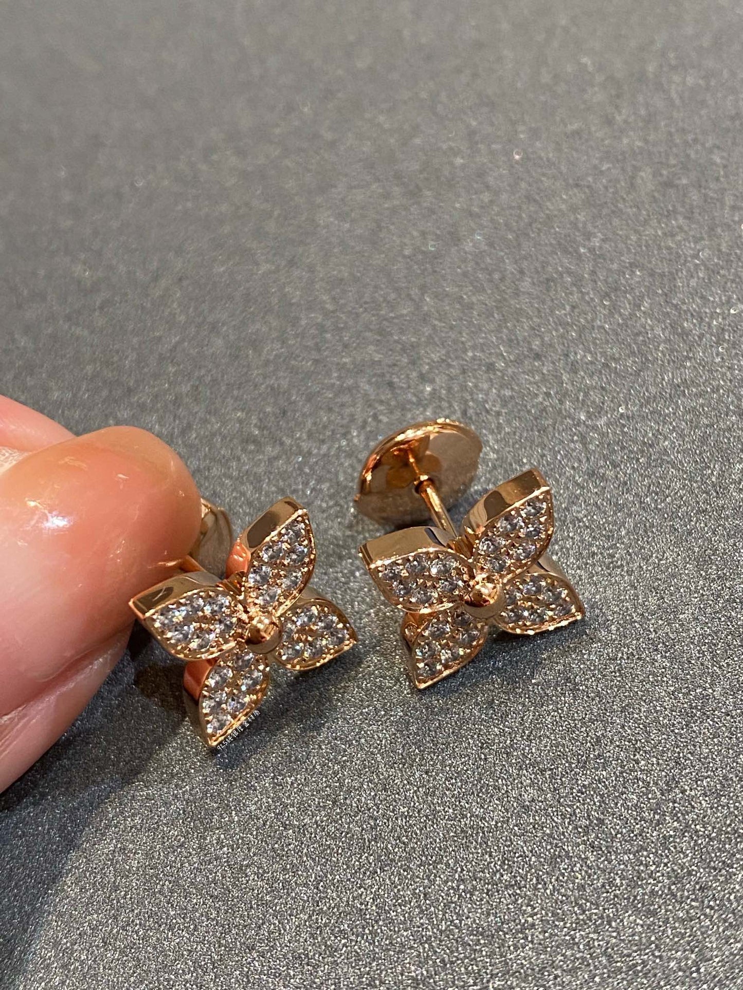 LUXEIFY STAR DIAMOND EARRINGS