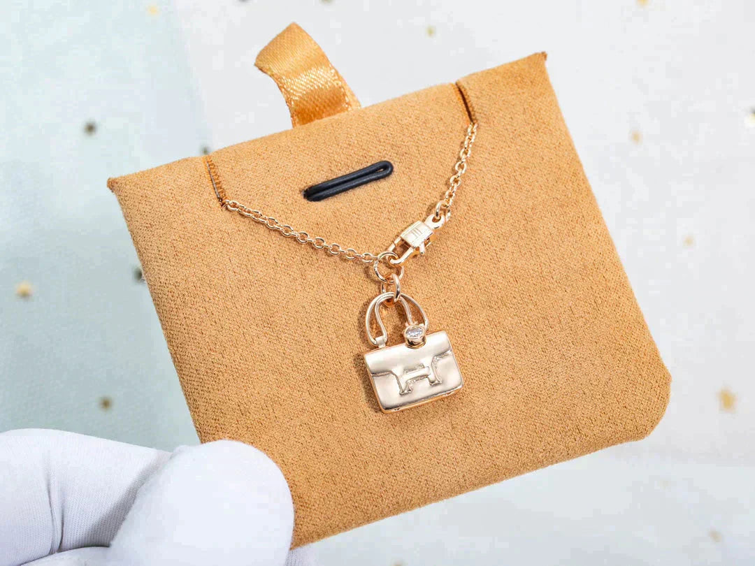 LUXEIFY AMULETTE PEDANT ROSE GOLD NECKLACE