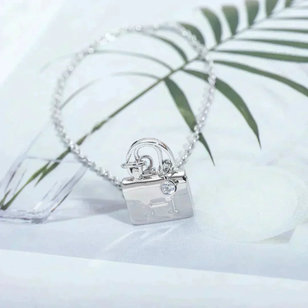 LUXEIFY AMULETTE PEDANT SILVER NECKLACE