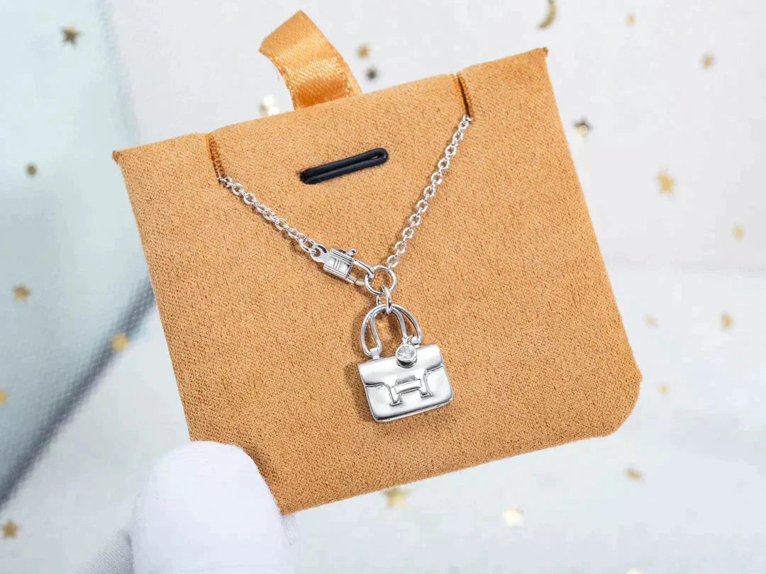 LUXEIFY AMULETTE PEDANT SILVER NECKLACE