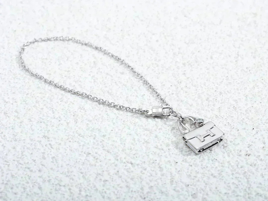 LUXEIFY AMULETTE PEDANT SILVER NECKLACE