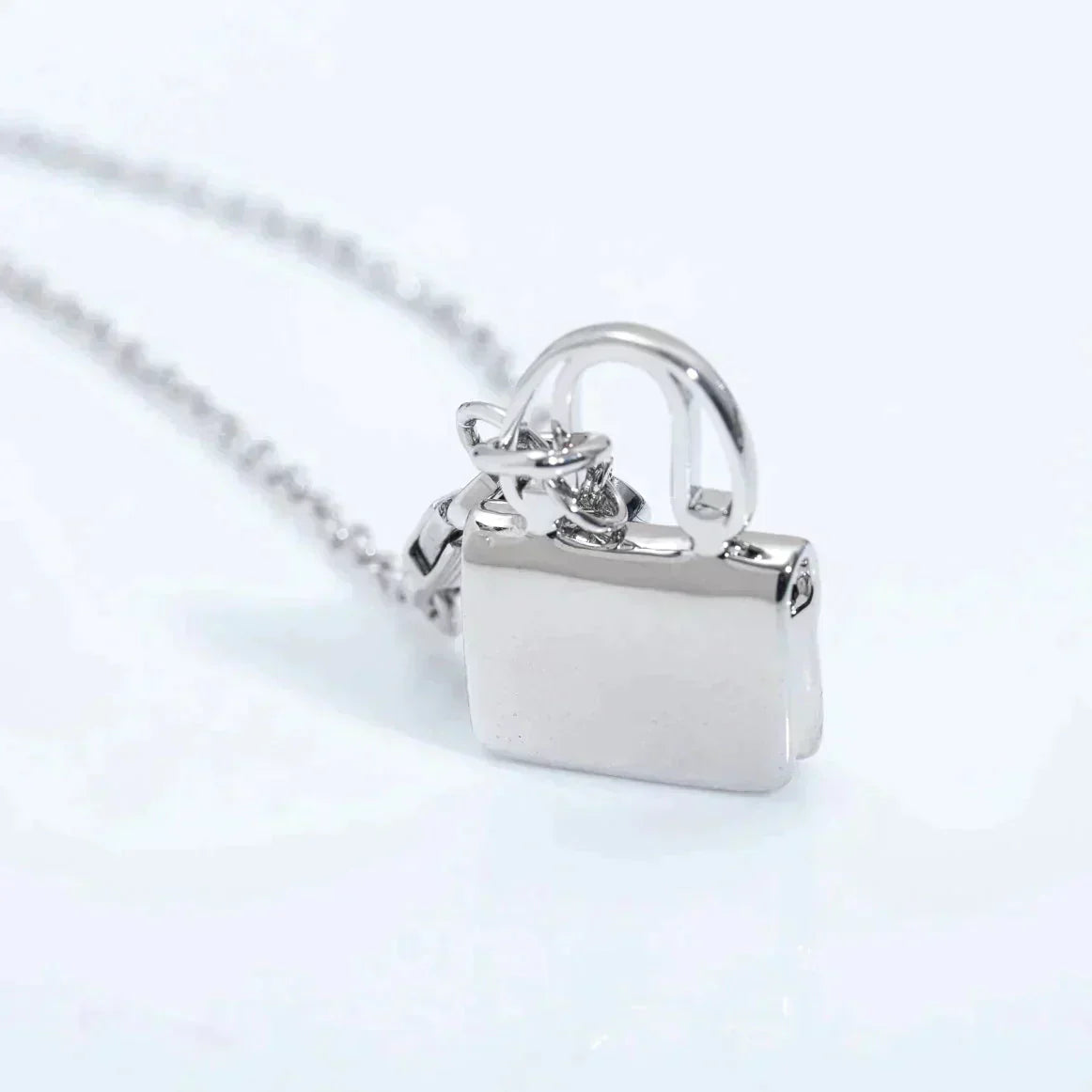 LUXEIFY AMULETTE PEDANT SILVER NECKLACE