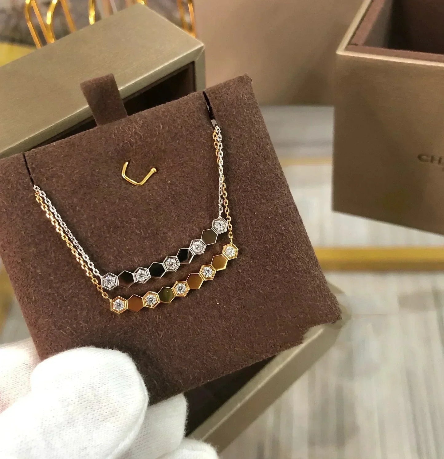 LUXEIFY BEE LOVE NECKLACE DIAMOND