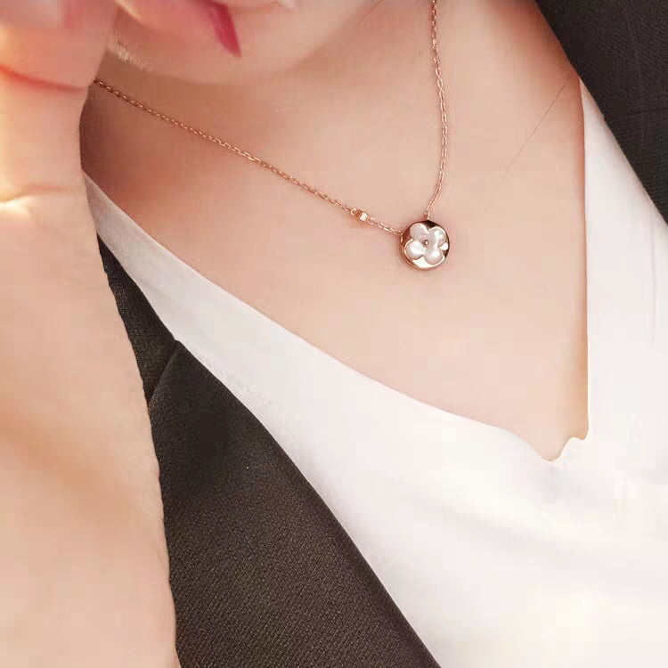 LUXEIFY SUN MOP GOLD 1 DIAMOND NECKLACE