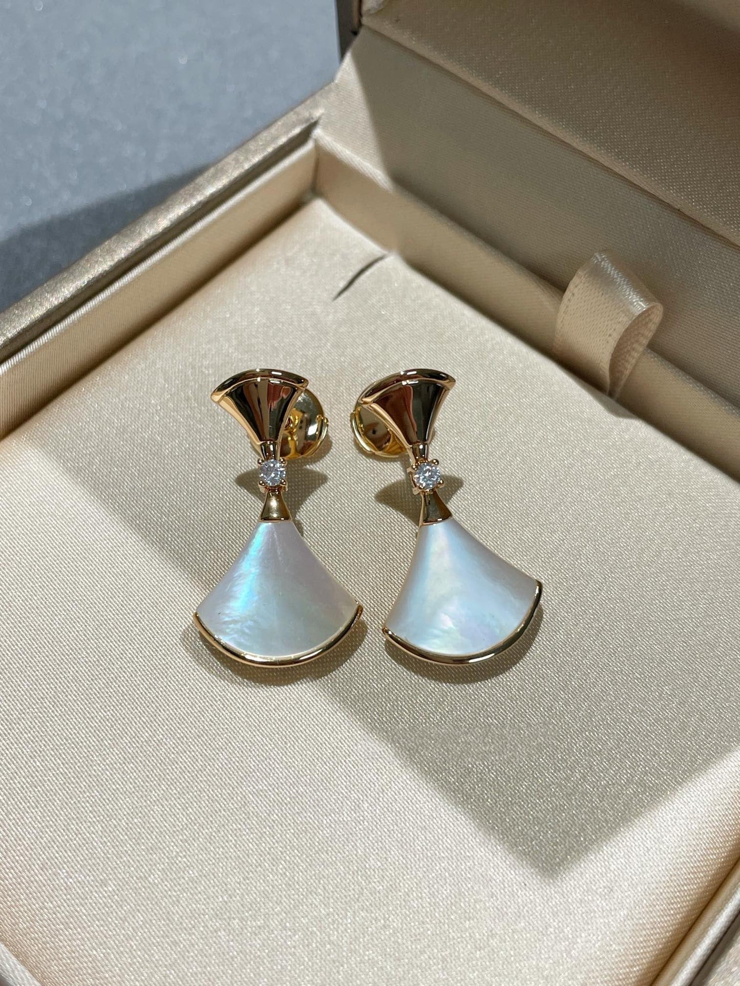 LUXEIFY DREAM MOP 1 DIAMOND EARRINGS