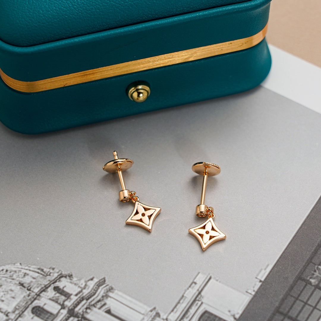LUXEIFY STAR EARRINGS GOLD