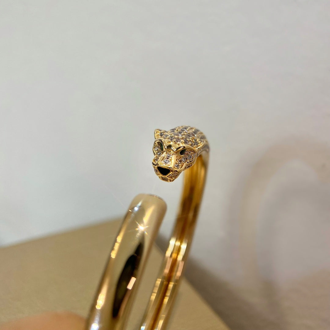 LUXEIFY PANTHERE GOLD DIAMOND OPEN BRACELET