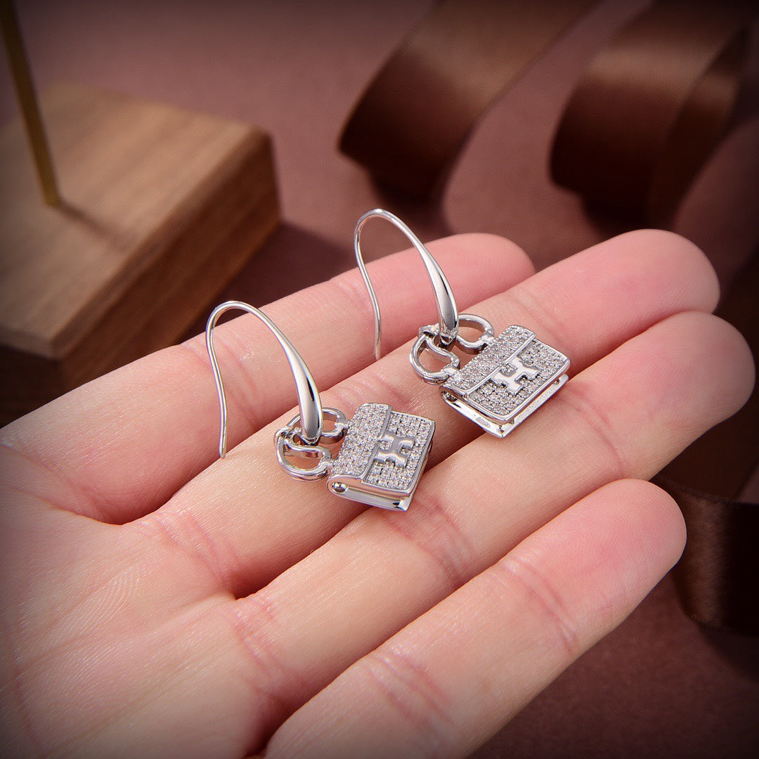 LUXEIFY KELLY DIAMOND EARRINGS