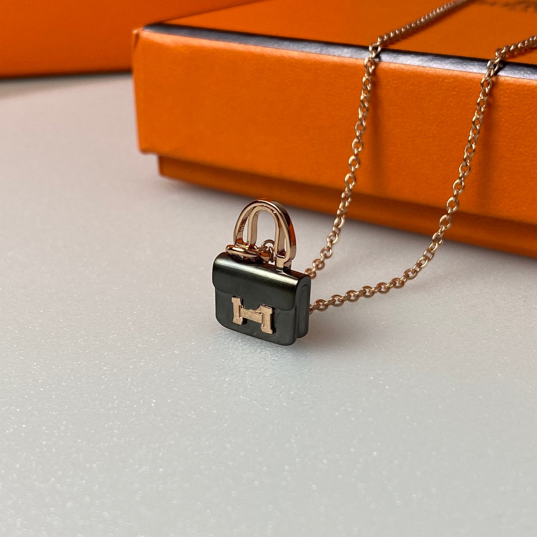 LUXEIFY CONSTANCE BLACK PEDANT PINK GOLD NECKLACE