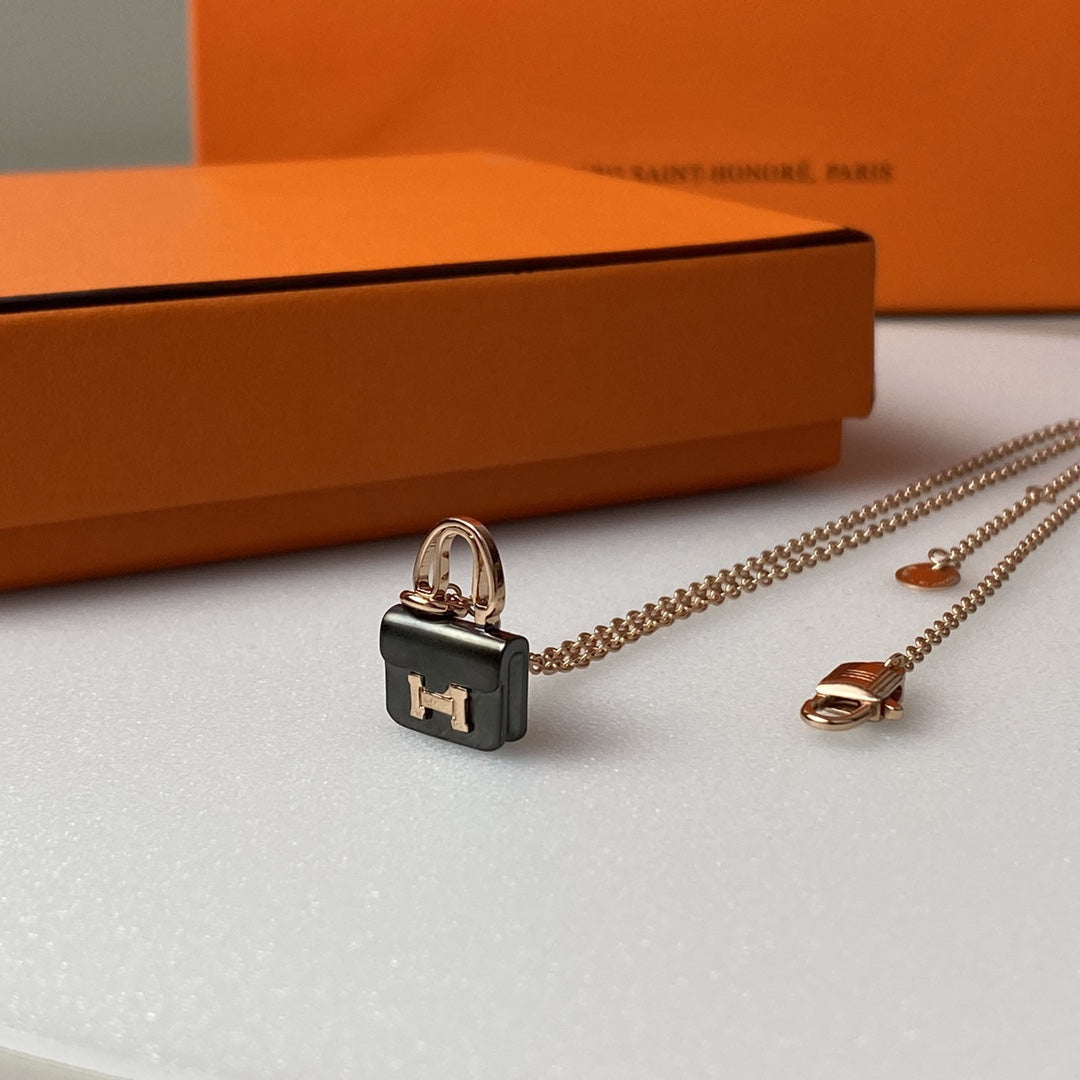 LUXEIFY CONSTANCE BLACK PEDANT PINK GOLD NECKLACE