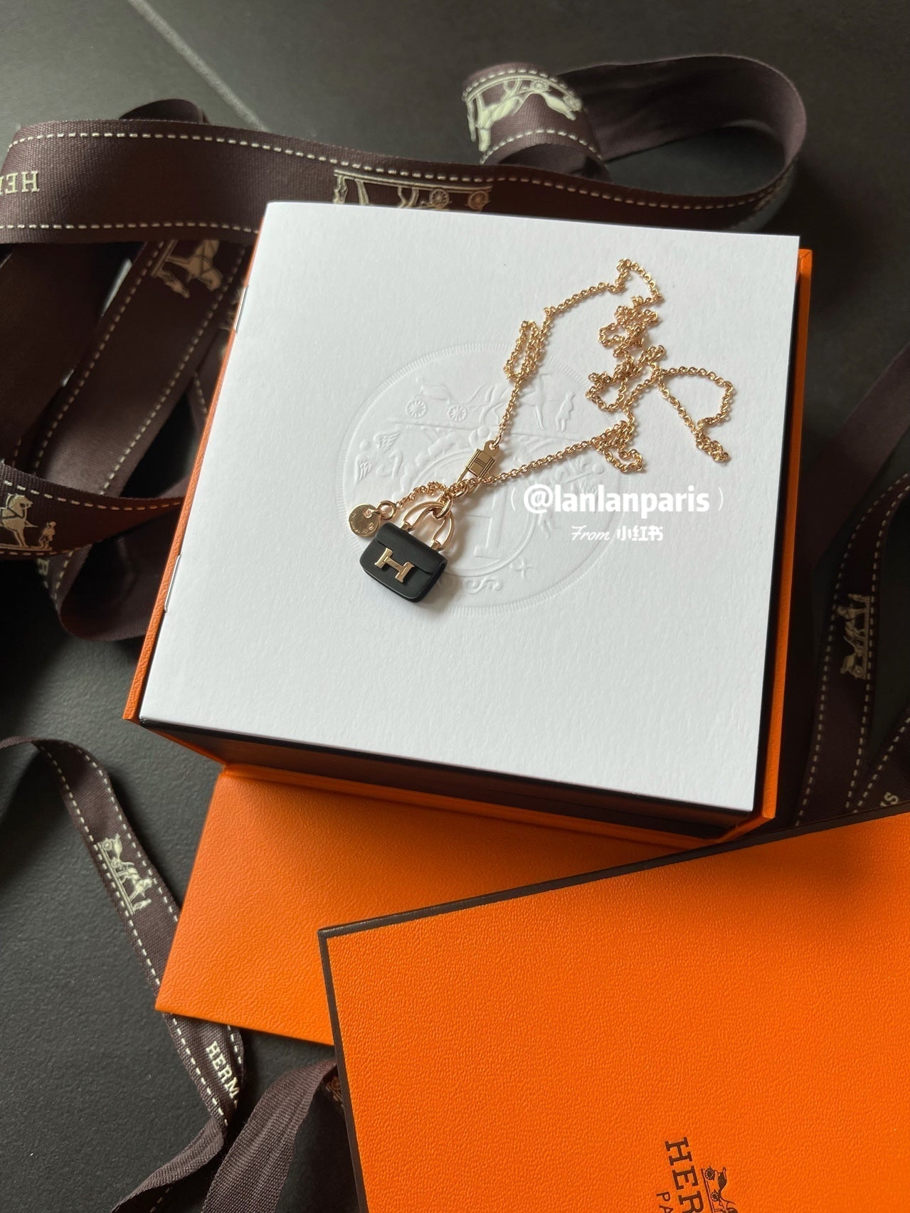 LUXEIFY CONSTANCE BLACK PEDANT PINK GOLD NECKLACE