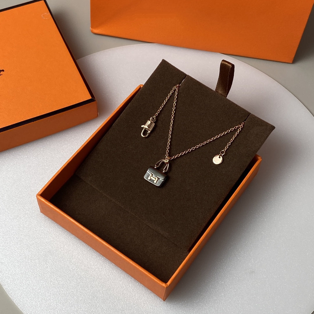 LUXEIFY CONSTANCE BLACK PEDANT PINK GOLD NECKLACE