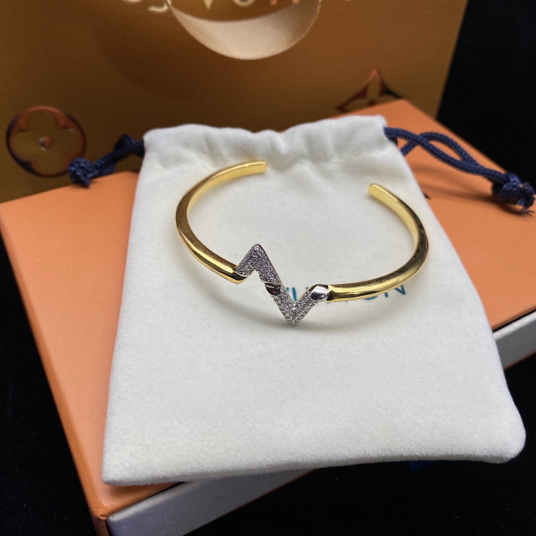LUXEIFY VOLTE UPSITE DOWN DIAMOND GOLD OPEN BRACELET