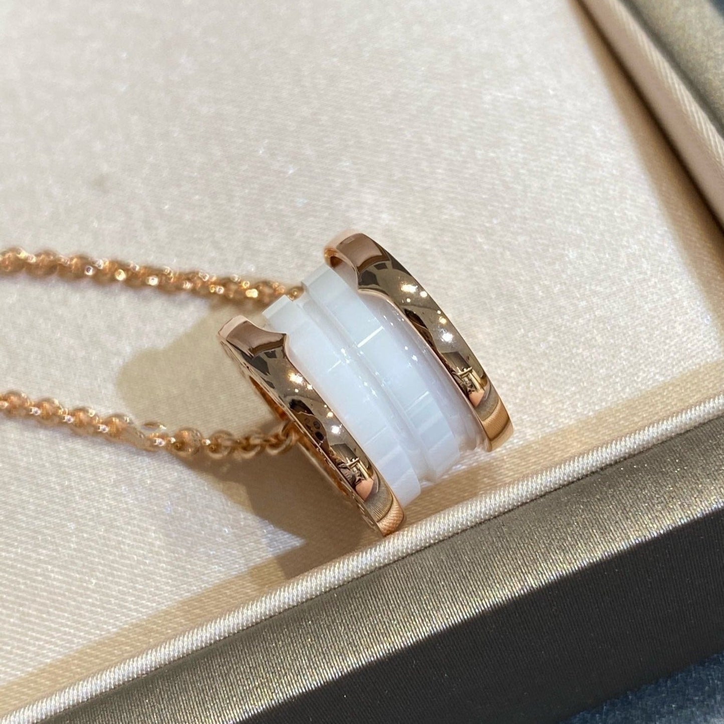 LUXEIFY ZERO 1 WHITE CERAMIC PINK GOLD NECKLACE