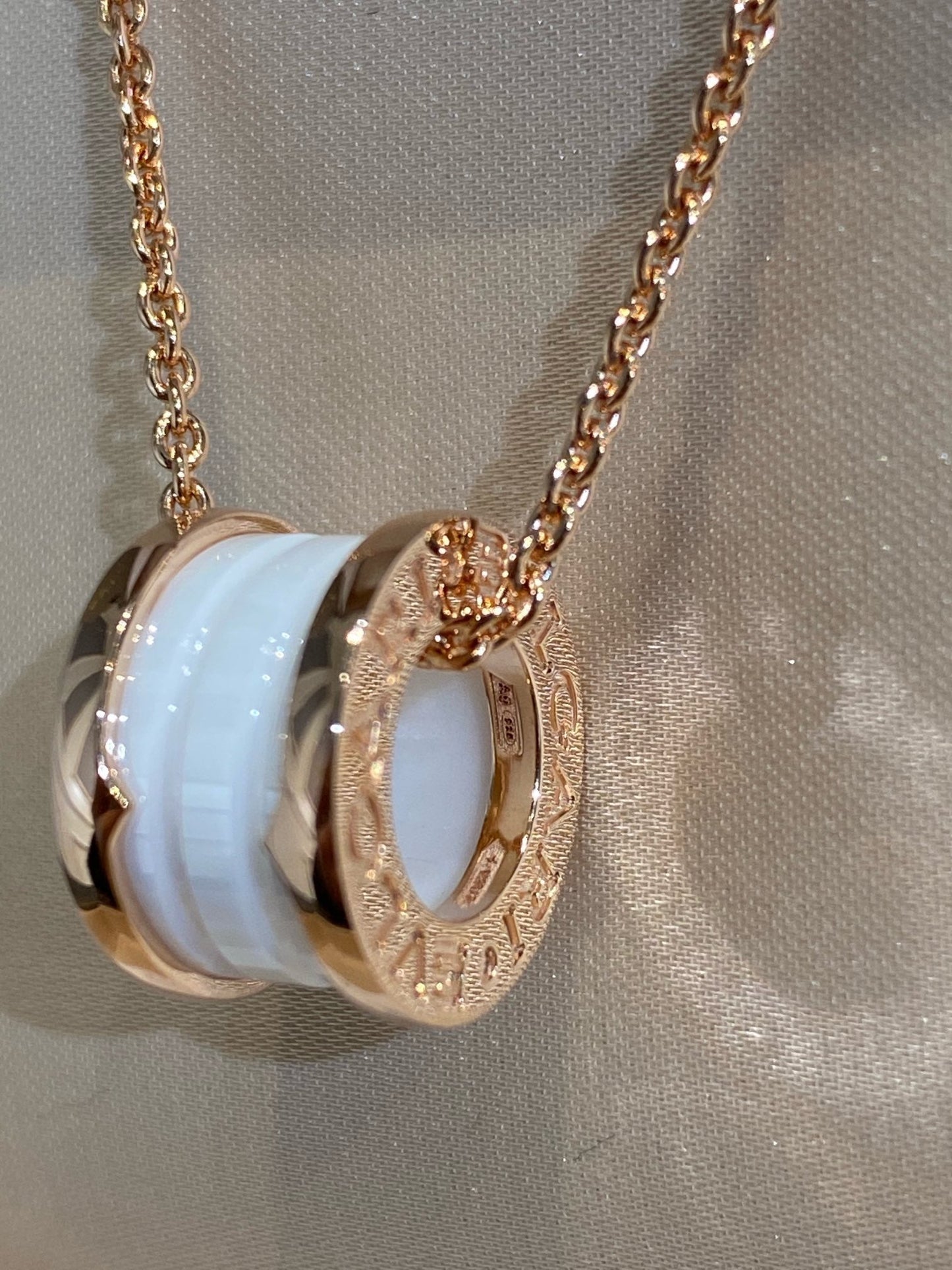 LUXEIFY ZERO 1 WHITE CERAMIC PINK GOLD NECKLACE