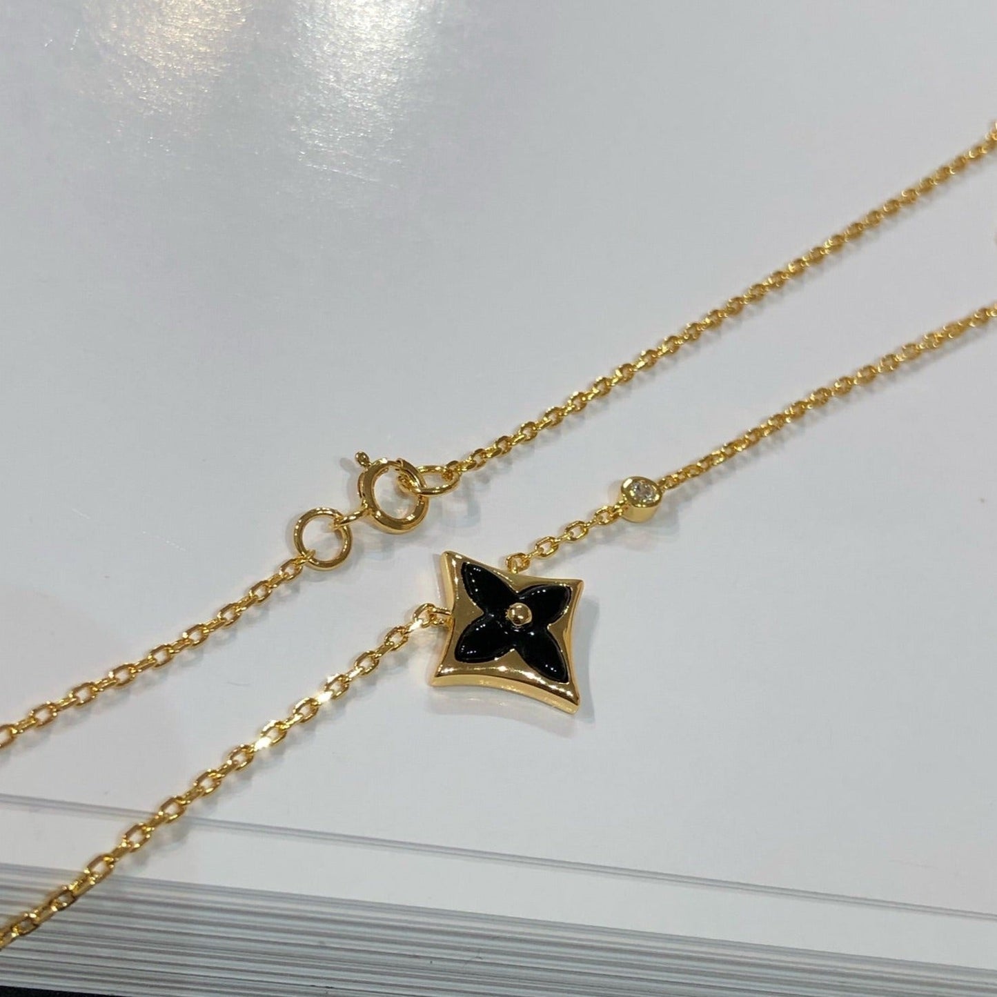 LUXEIFY STAR BLACK MOP NECKLACE