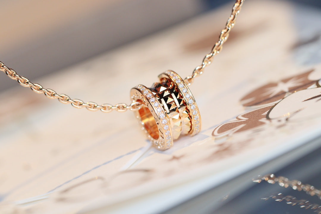 LUXEIFY ZERO 1 ROCK PEDANT PINK GOLD NECKLACE