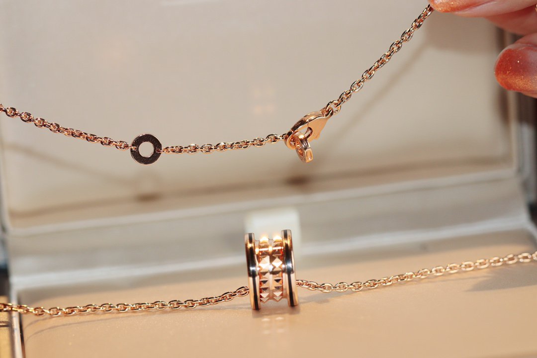 LUXEIFY ZERO 1 ROCK PEDANT PINK GOLD BLACK NECKLACE