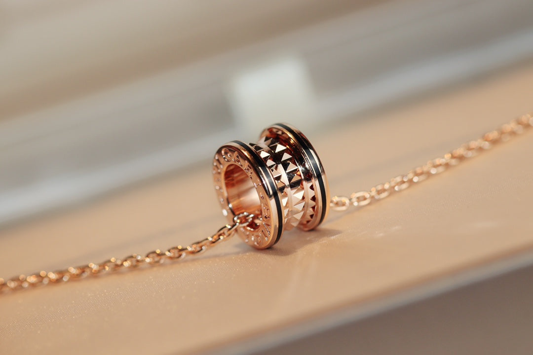 LUXEIFY ZERO 1 ROCK PEDANT PINK GOLD BLACK NECKLACE