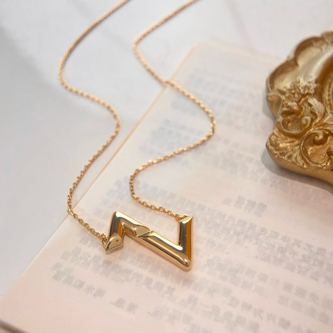 LUXEIFY VOLTE UPSIDE DOWN NECKLACE