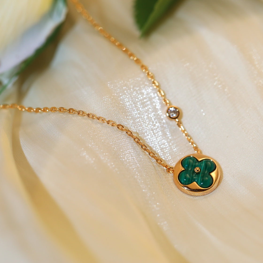 LUXEIFY SUN PEDANT PINK GOLD 1 DIAMOND NECKLACE