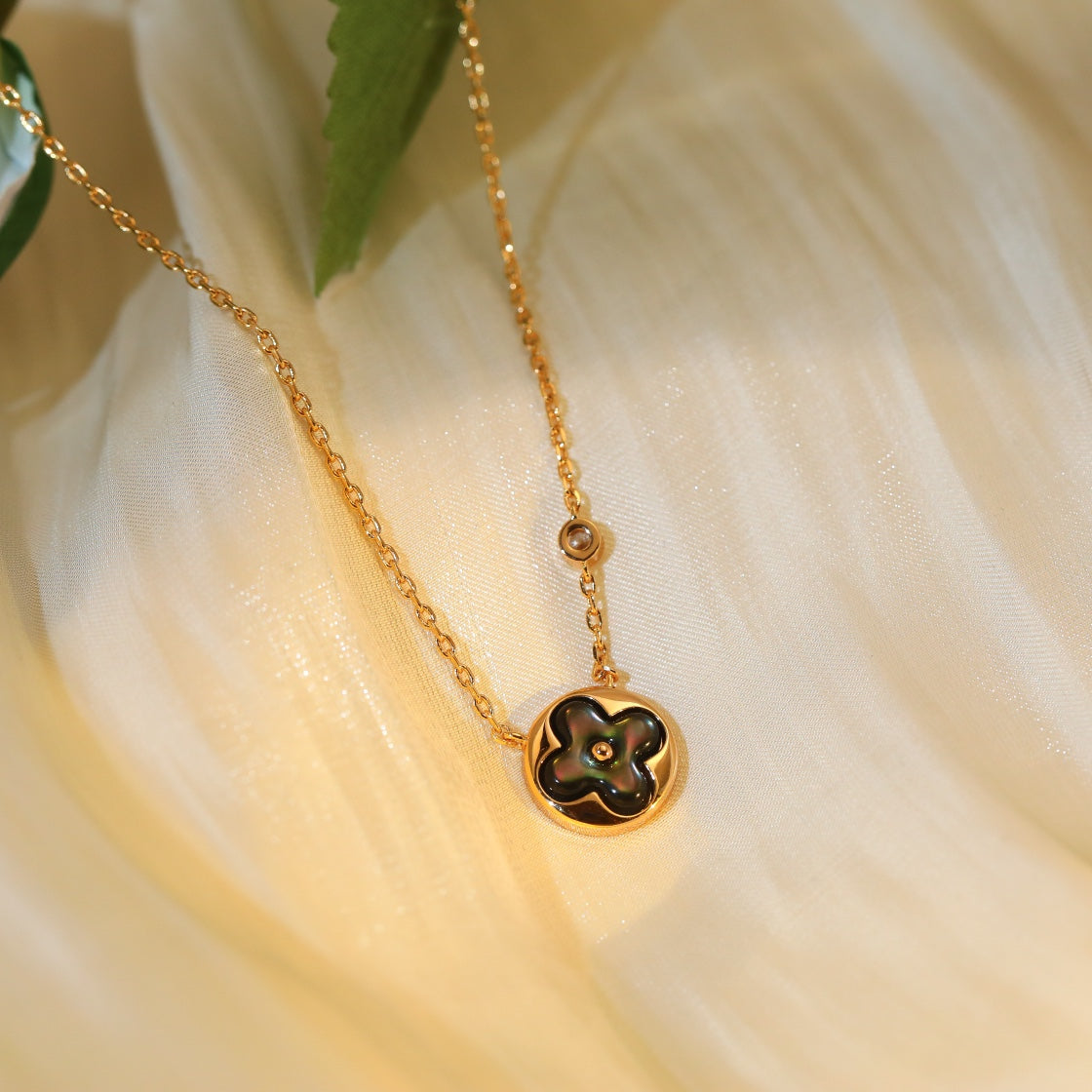 LUXEIFY SUN PEDANT PINK GOLD 1 DIAMOND NECKLACE