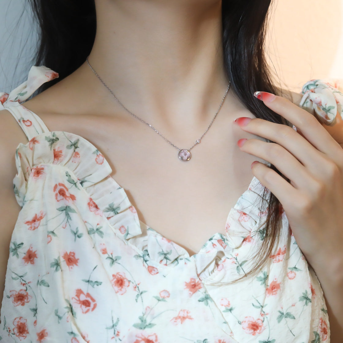 LUXEIFY SUN PEDANT PINK GOLD 1 DIAMOND NECKLACE