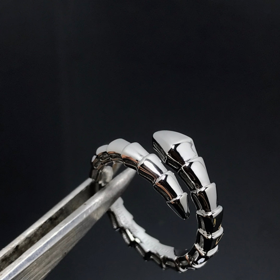 LUXEIFY SERPENTS RING