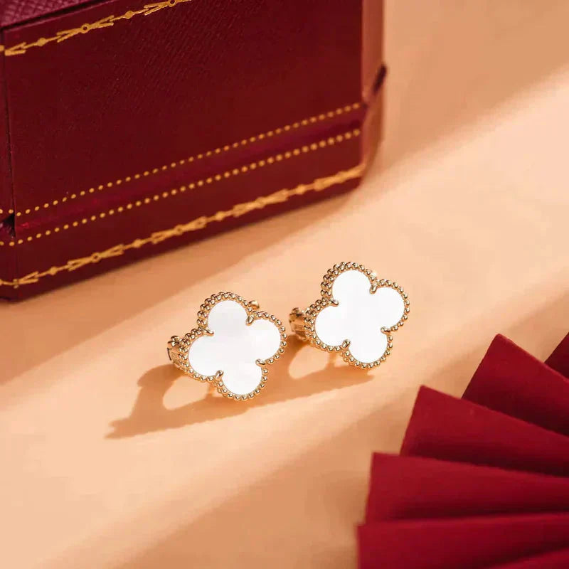 CLOVER MEDIUM 1 MOTIFS WHITE MOP STUD EARRINGS