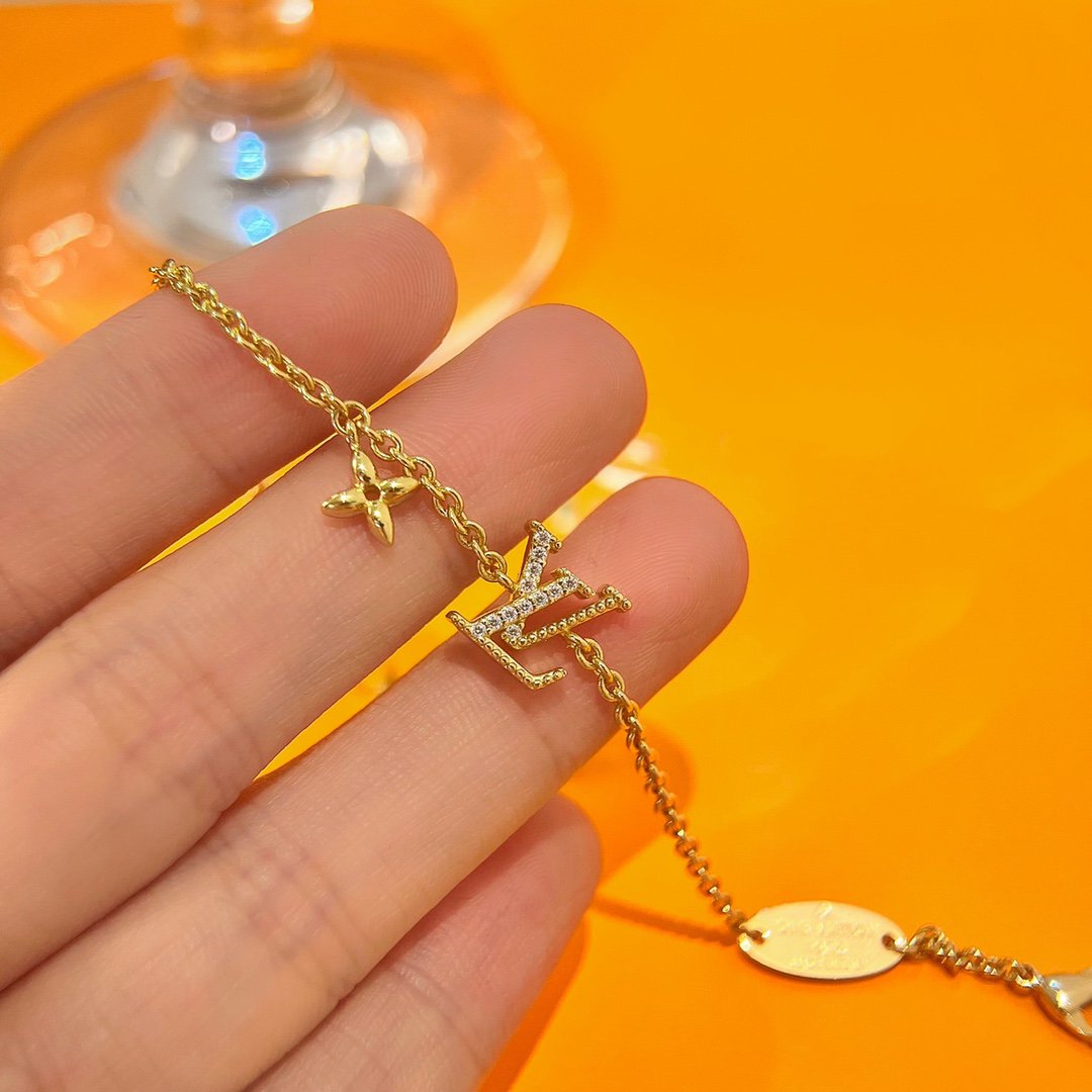 LUXEIFY LOGO STAR MOTIF GOLD BRACELET