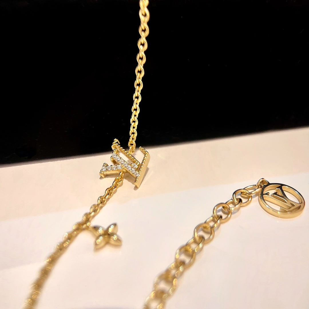 LUXEIFY LOGO STAR MOTIF GOLD BRACELET