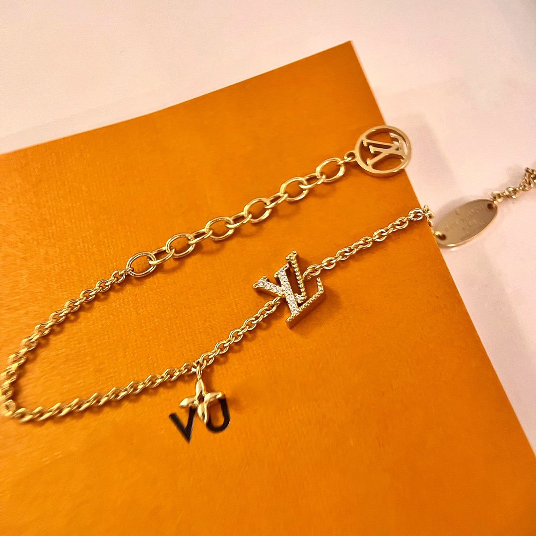 LUXEIFY LOGO STAR MOTIF GOLD BRACELET