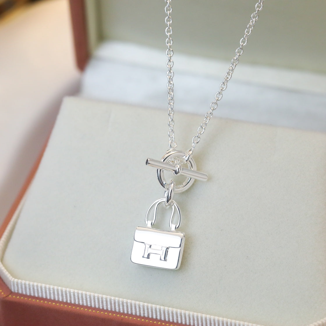 LUXEIFY POP H PEDANT SILVER NECKLACE