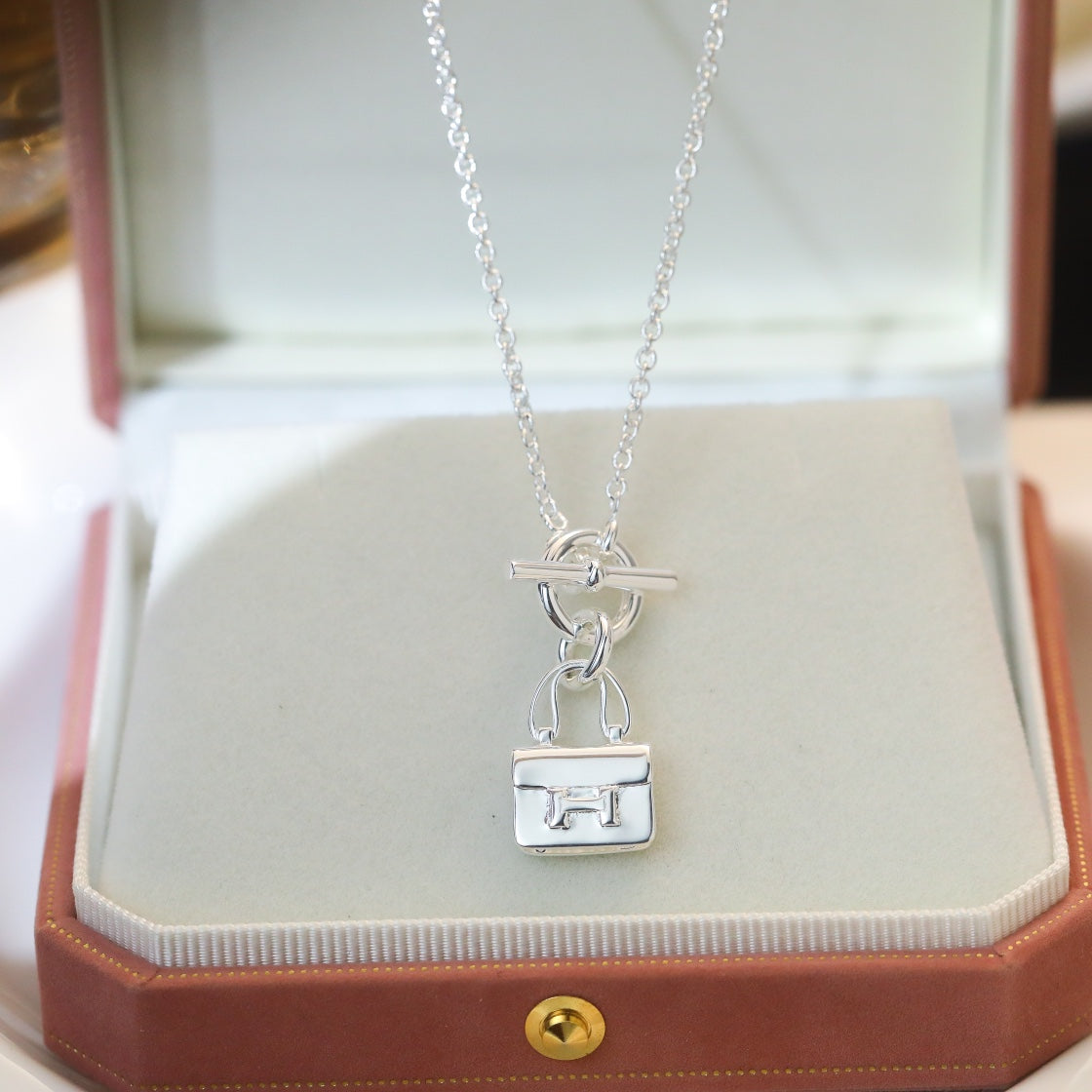 LUXEIFY POP H PEDANT SILVER NECKLACE