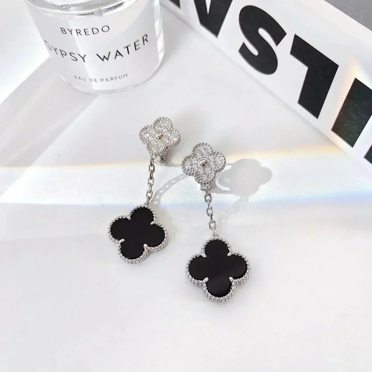 CLOVER 2 MOTIFS DIAMOND ONYX EARRINGS SILVER