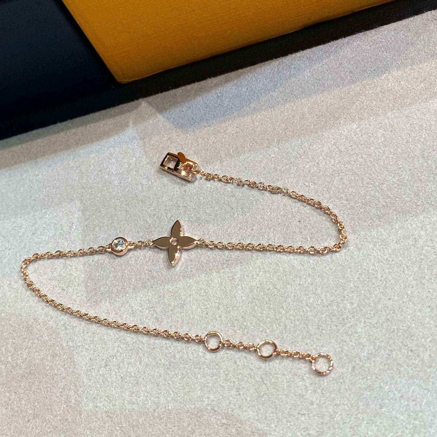 LUXEIFY STAR DIAMOND PINK GOLD BRACELET