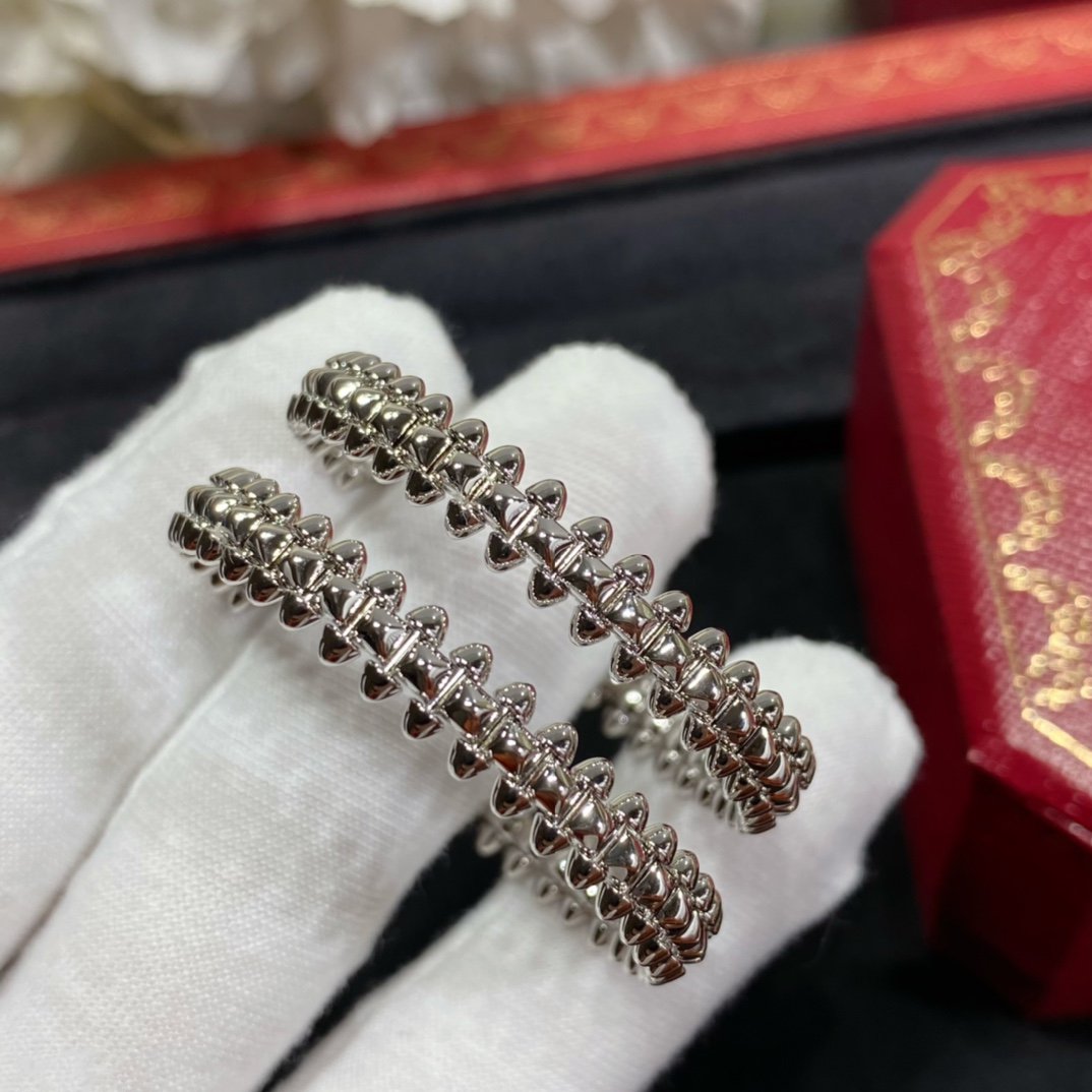 LUXEIFY CLASH LARGE HOOP EARRINGS